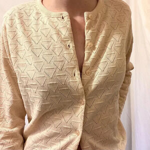 Vintage Dainty  Knit Cardiagan